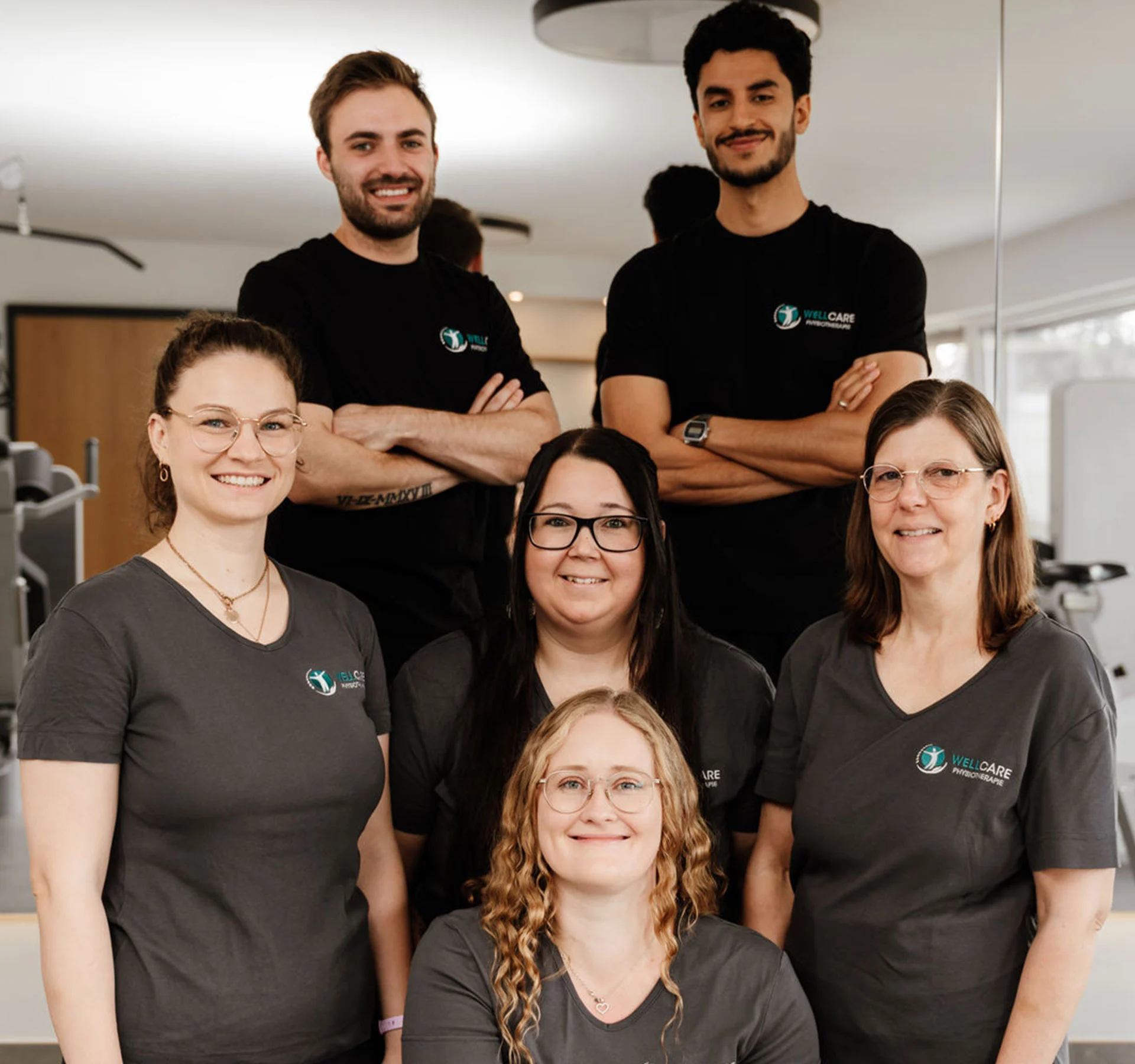 wellcare Team bestehend aus 2 M&auml;nnern und 4 Frauen