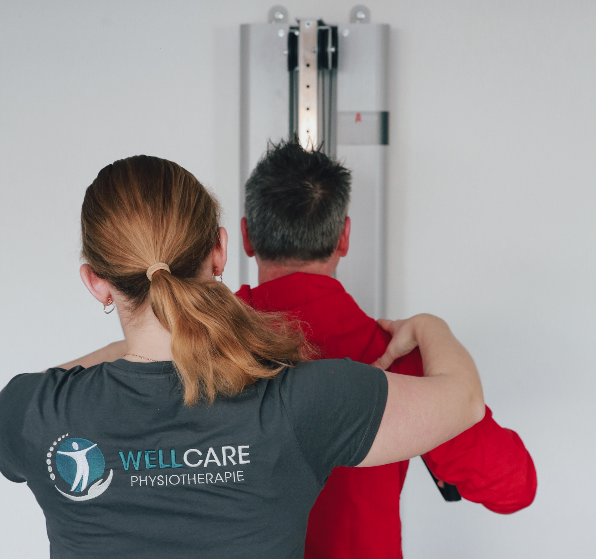 Nina Bollig in Behandlung mit einem Patienten